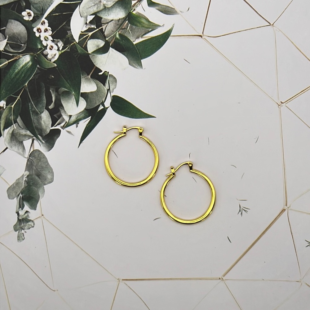 Beautiful 1" 18K Gold Hoop Earrings